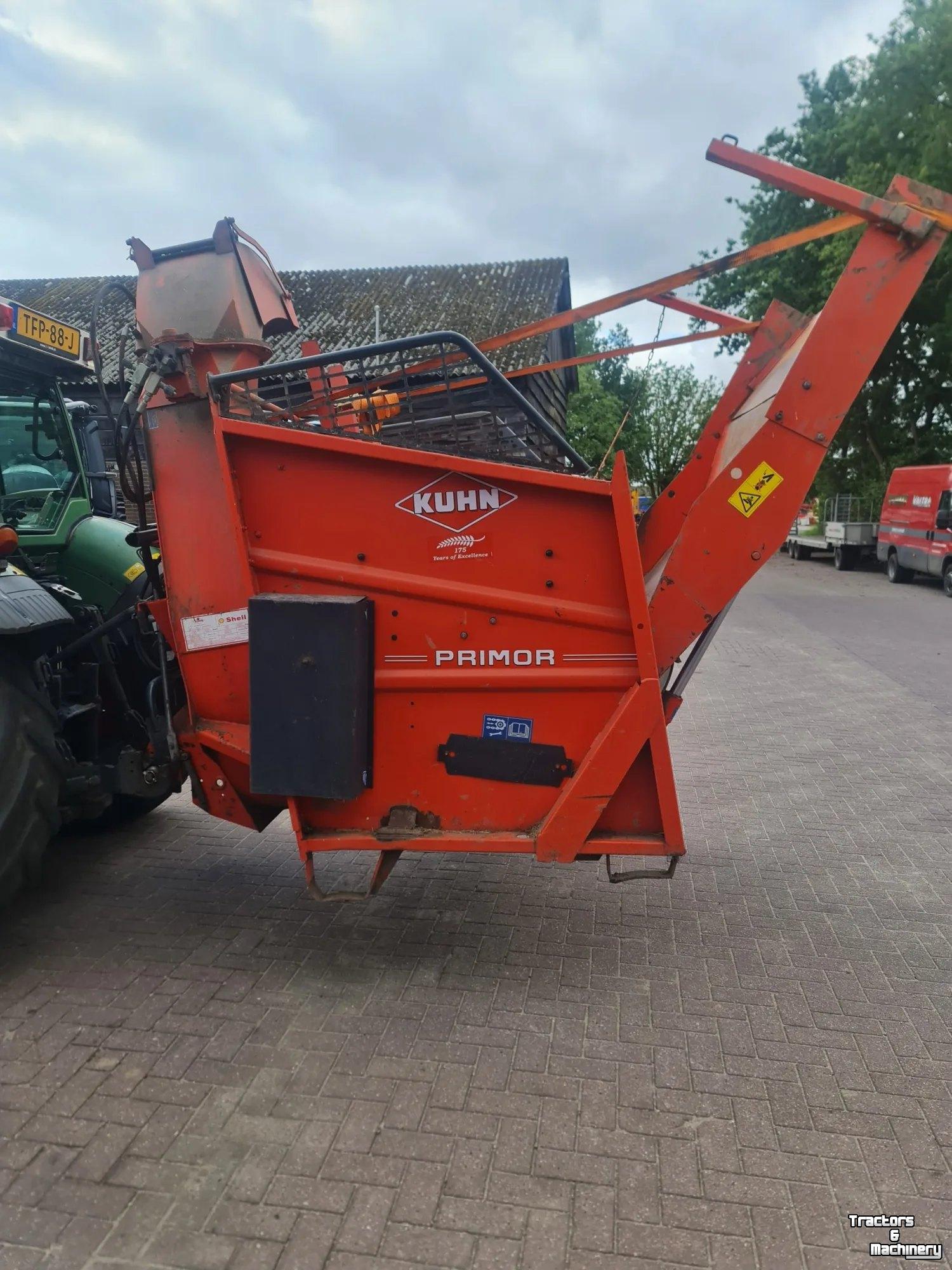 Distributeur de paille pour des logettes Kuhn PRIMOR 2060H STROSTROOIER