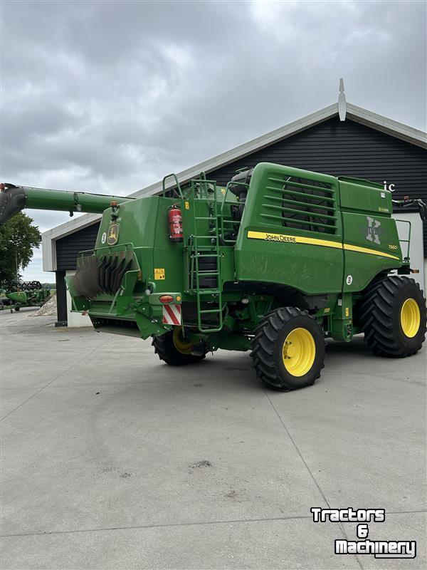 Moissonneuse batteuse John Deere T660