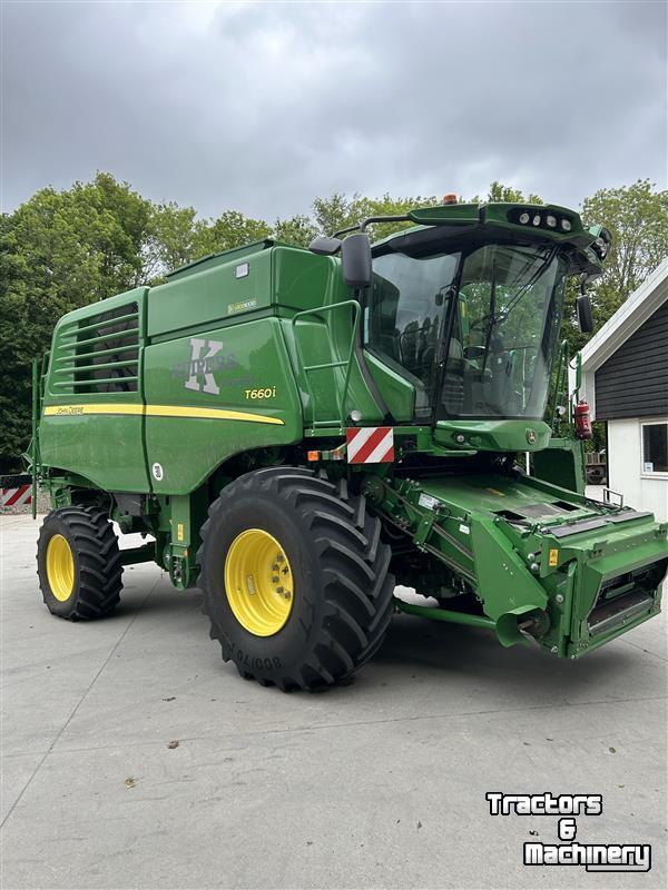 Moissonneuse batteuse John Deere T660