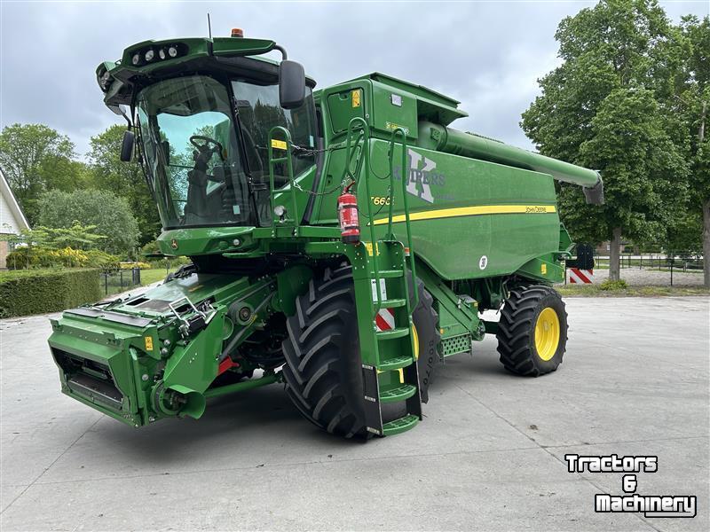 Moissonneuse batteuse John Deere T660