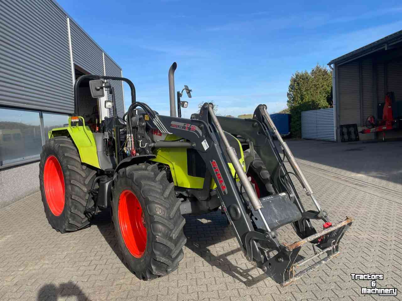 Tracteur Claas Axos 340 tractor met Stoll voorlader
