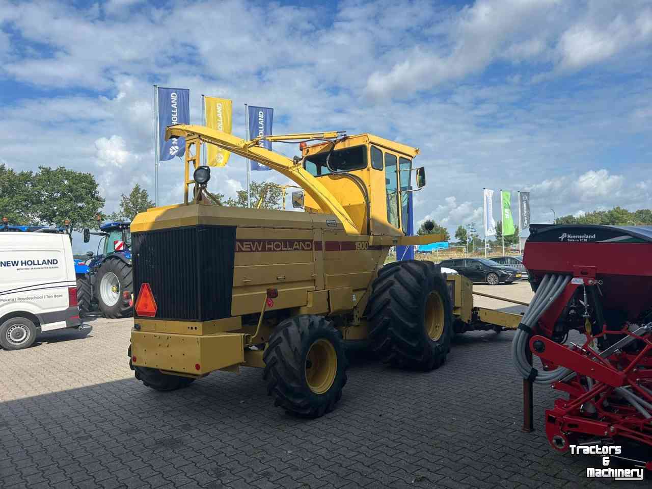 Ensileuse automotrice New Holland 1900