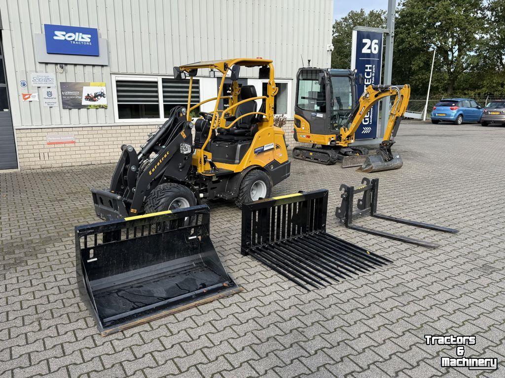 Chargeuse sur pneus Eurotrac Verhuur | huur 2t loader €110 dag