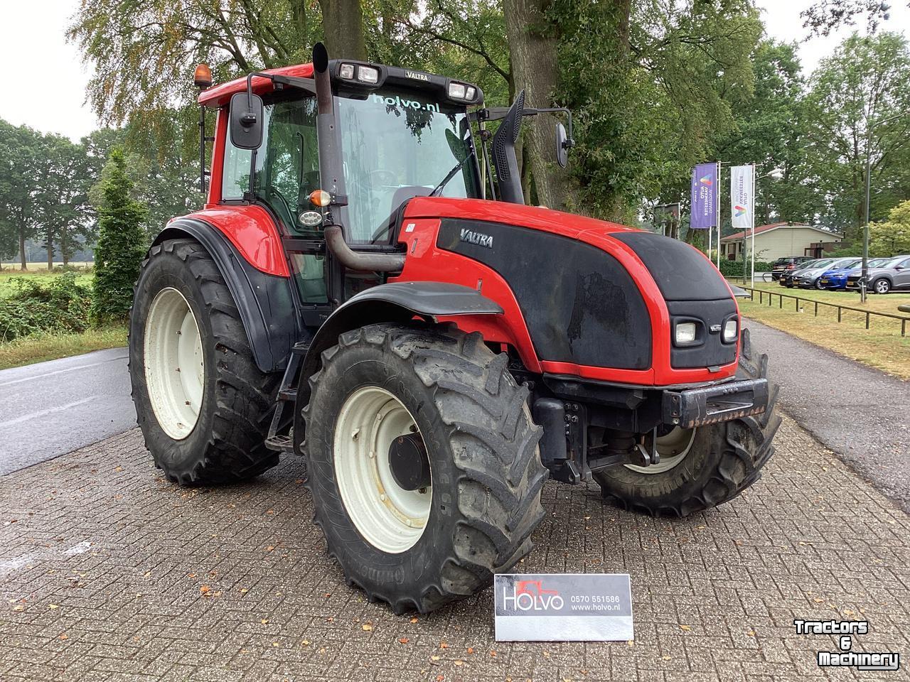 Tracteur Valtra Valtra T 190     (rood)