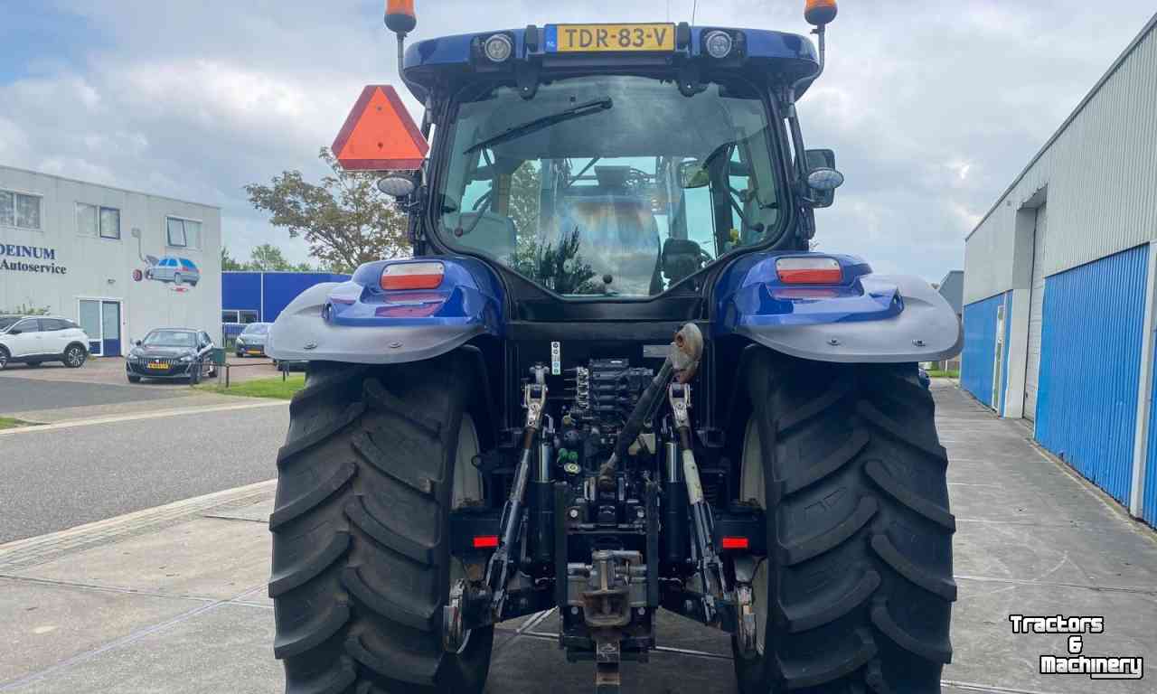 Tracteurs New Holland T6020 Plus met 120FL voorlader / frontlader