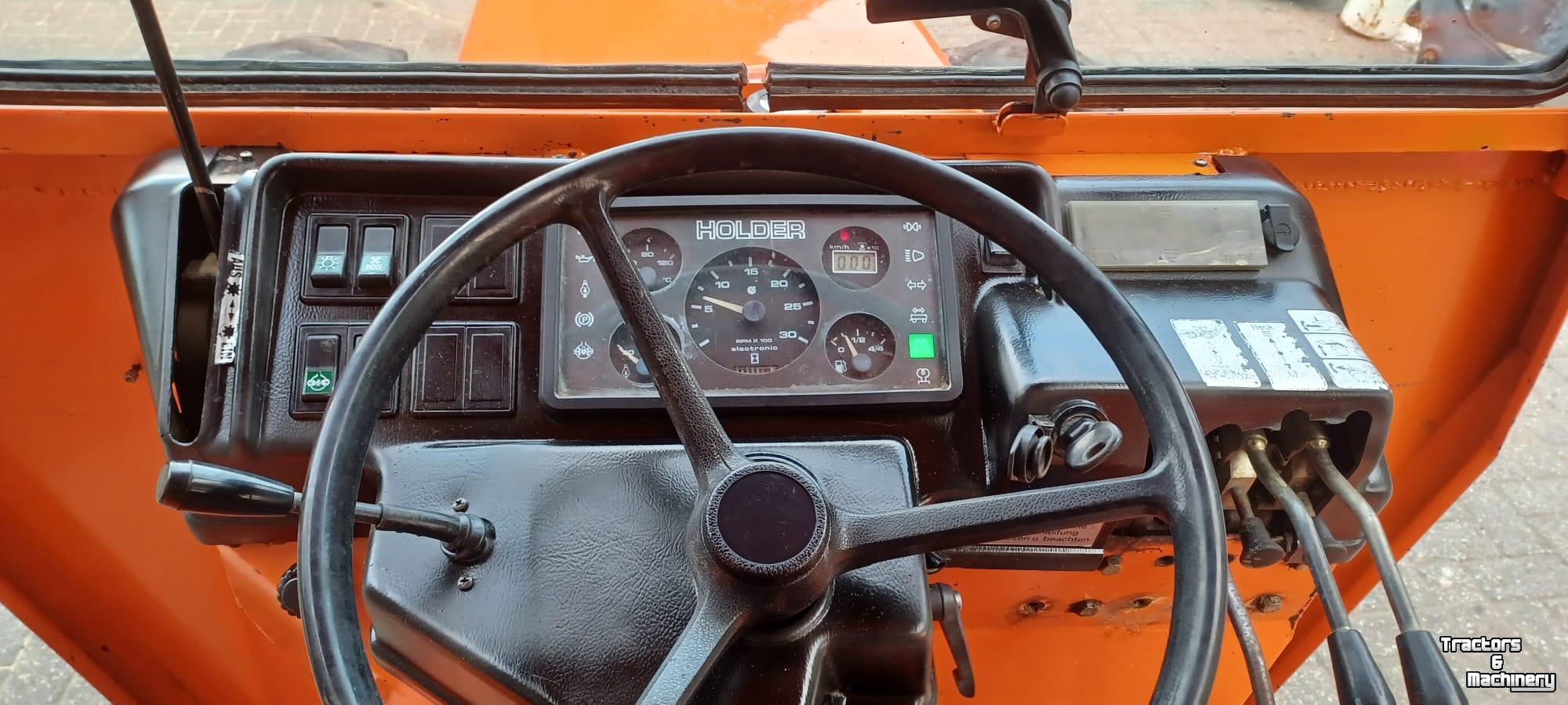 Tracteur pour vignes et vergers Holder 860