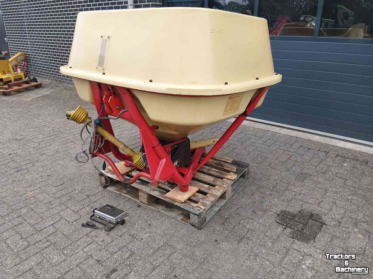 Distributeur d‘engrais Vicon kunstmeststrooier / Pendelstrooier