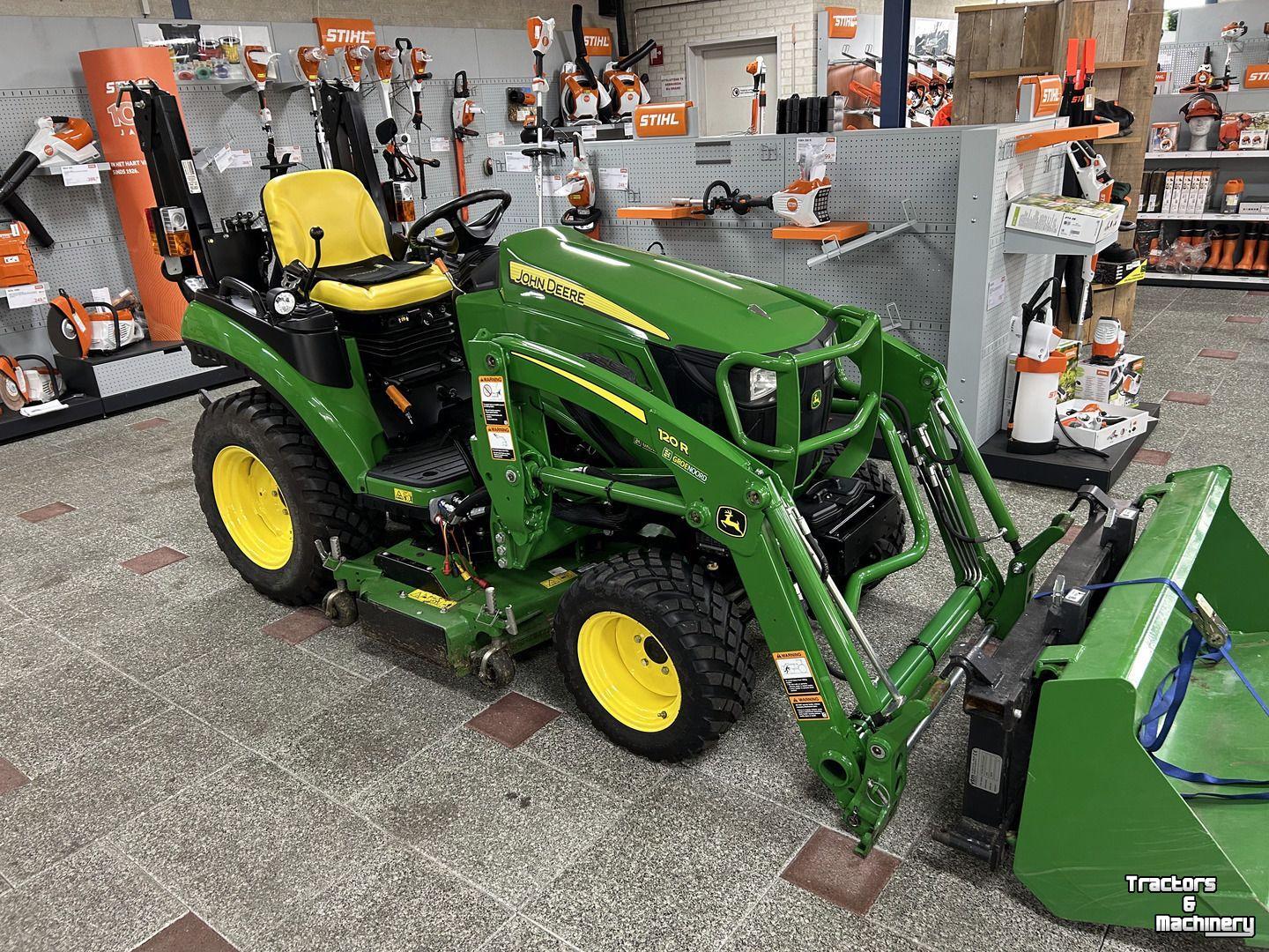 Tracteur pour vignes et vergers John Deere 2026R