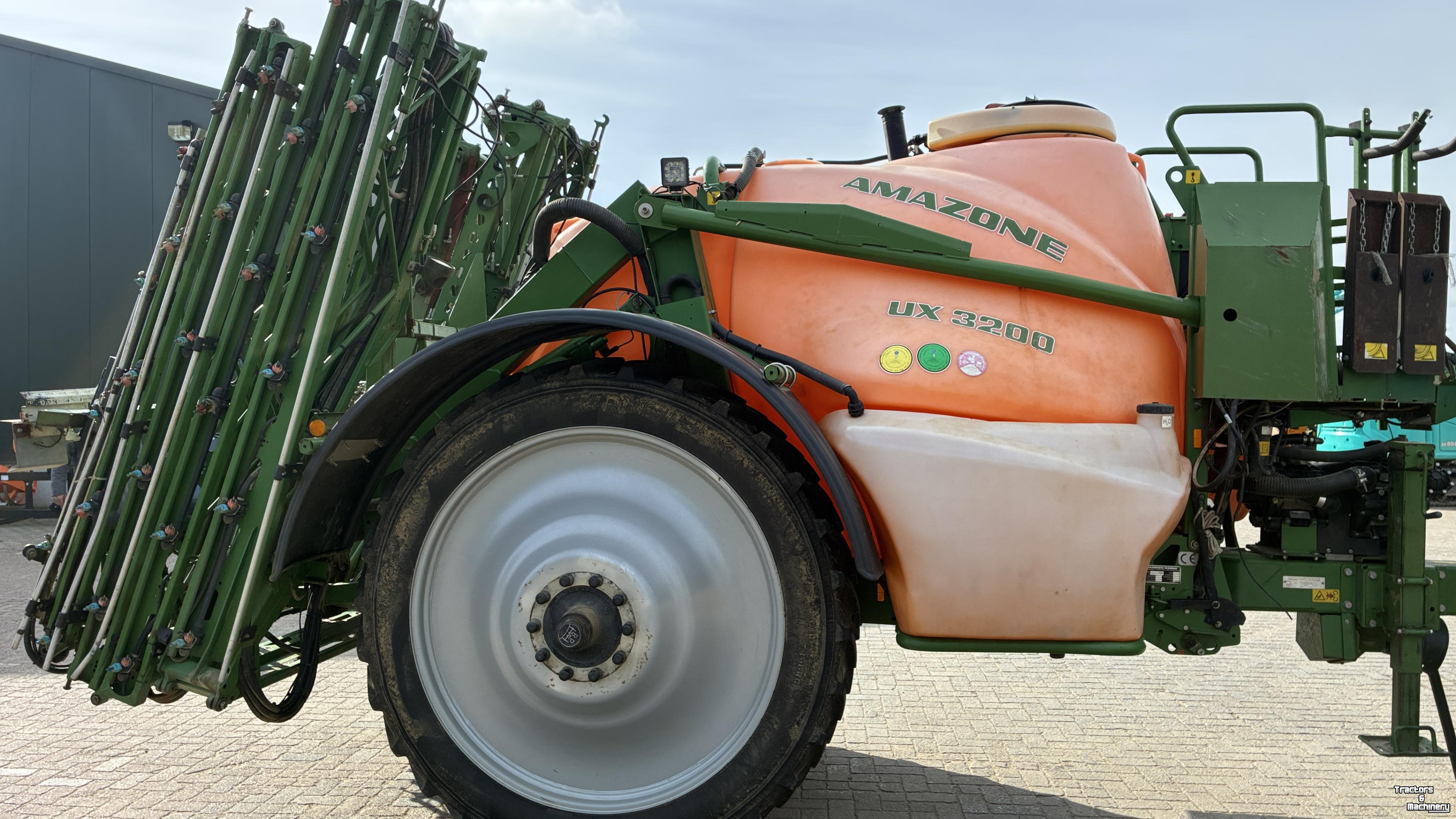 Pulvérisateur porté Amazone UX 3200 Special