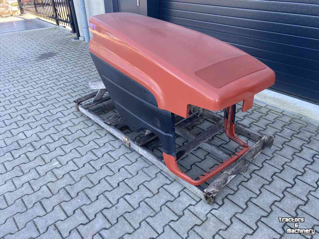 Autres tracteurs et accessoires New Holland 6011592 70 series motorkap