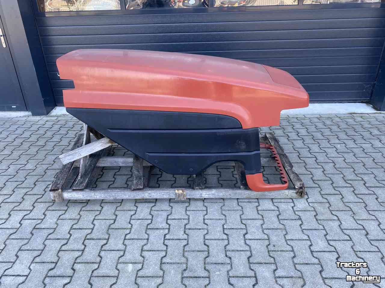 Autres tracteurs et accessoires New Holland 6011592 70 series motorkap