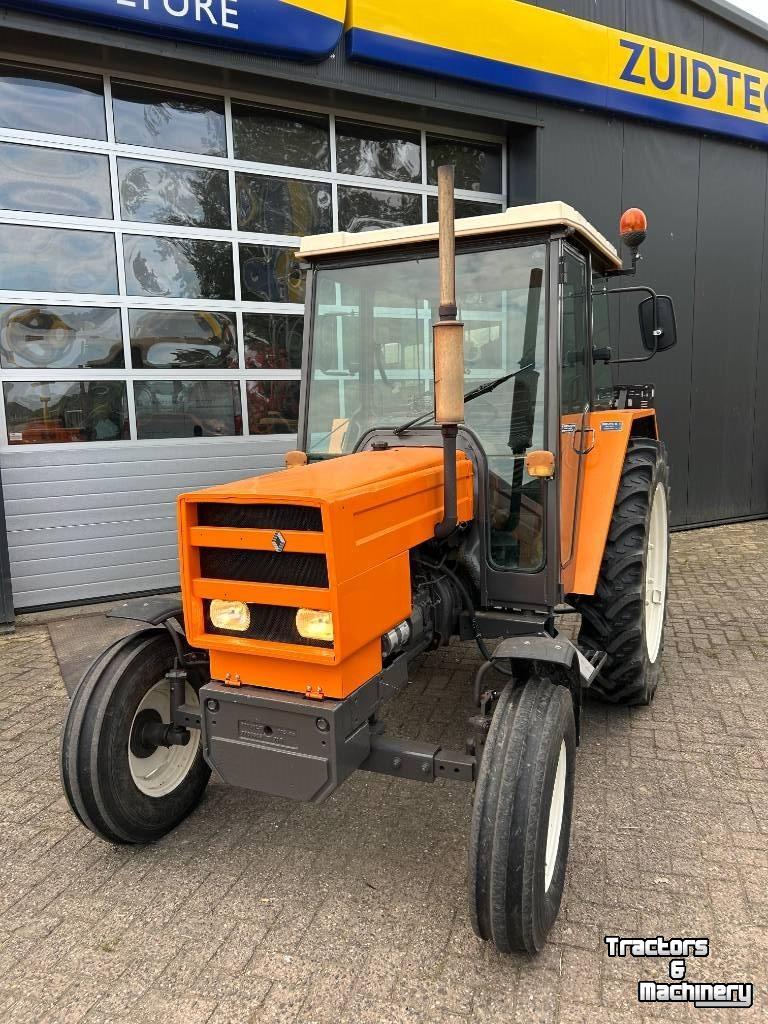 Tracteur Renault 551