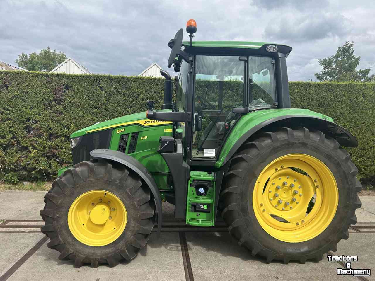 Tracteur John Deere 6M 125
