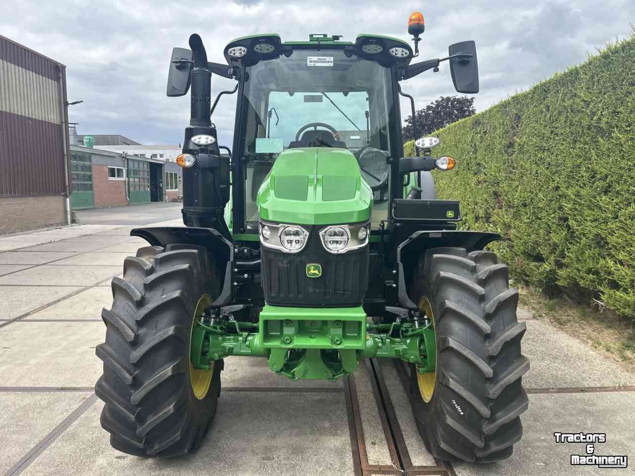 Tracteur John Deere 6M 125