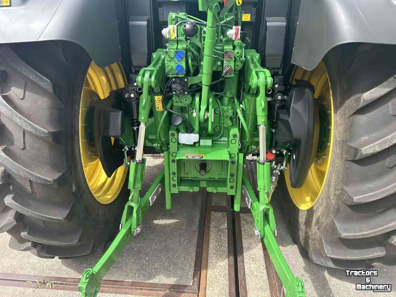Tracteur John Deere 6M 125