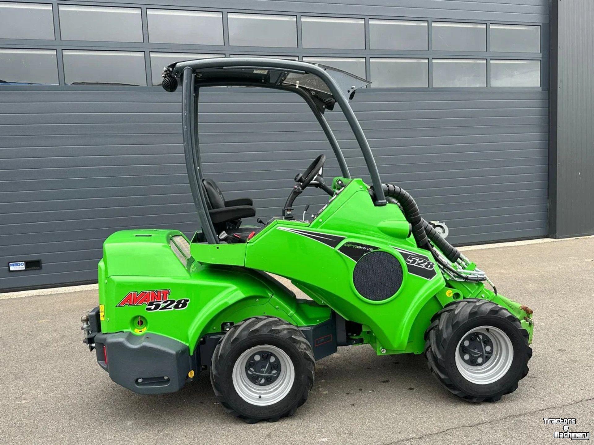 Chargeuse sur pneus Avant 528 mini-shovel