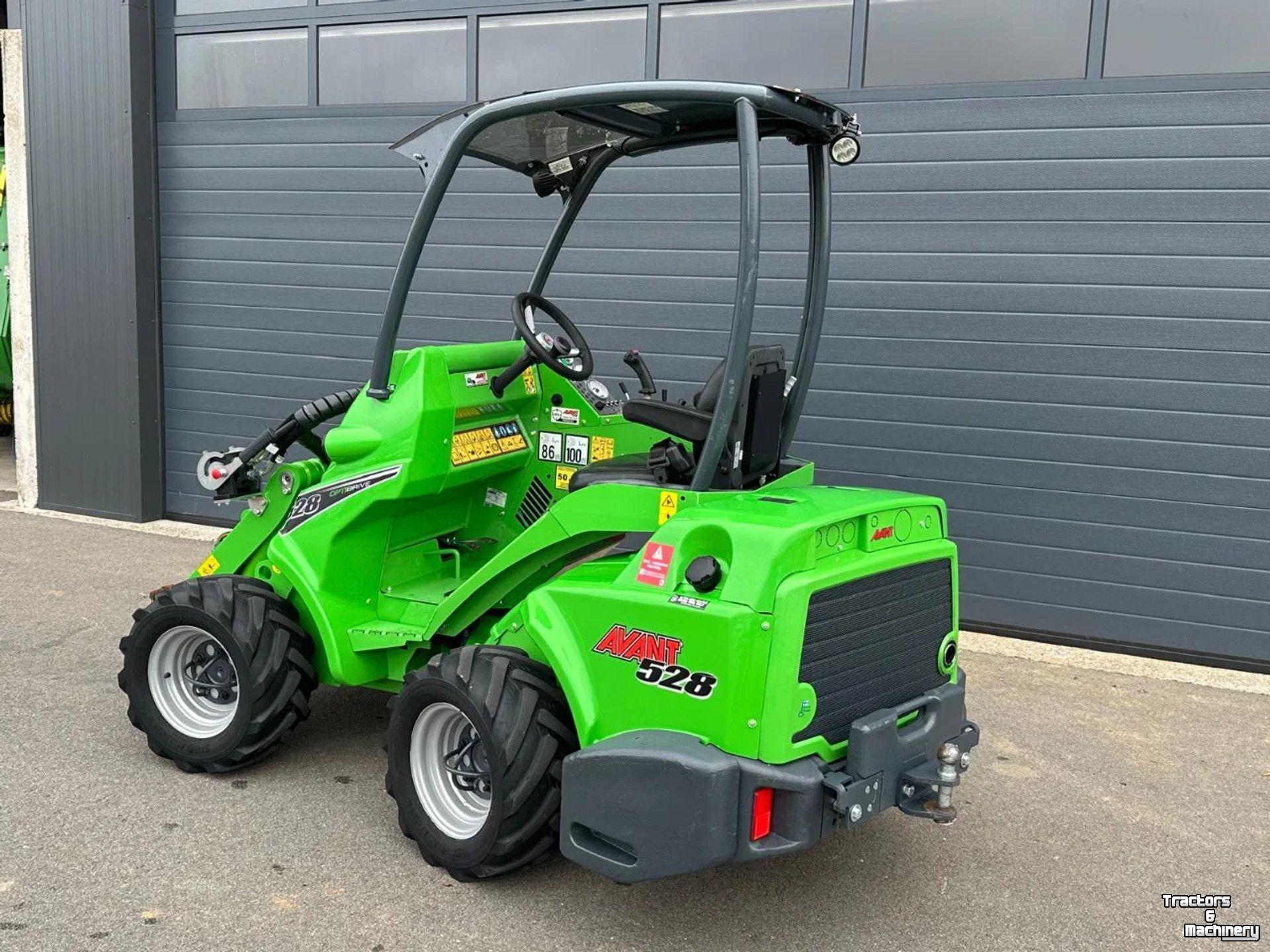 Chargeuse sur pneus Avant 528 mini-shovel