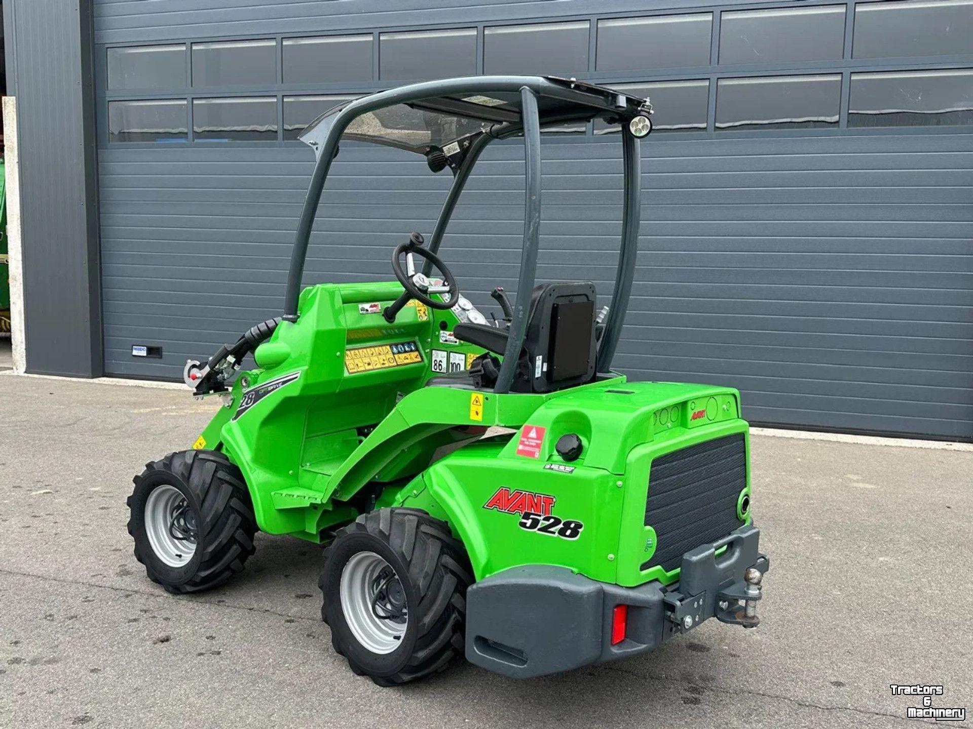 Chargeuse sur pneus Avant 528 mini-shovel
