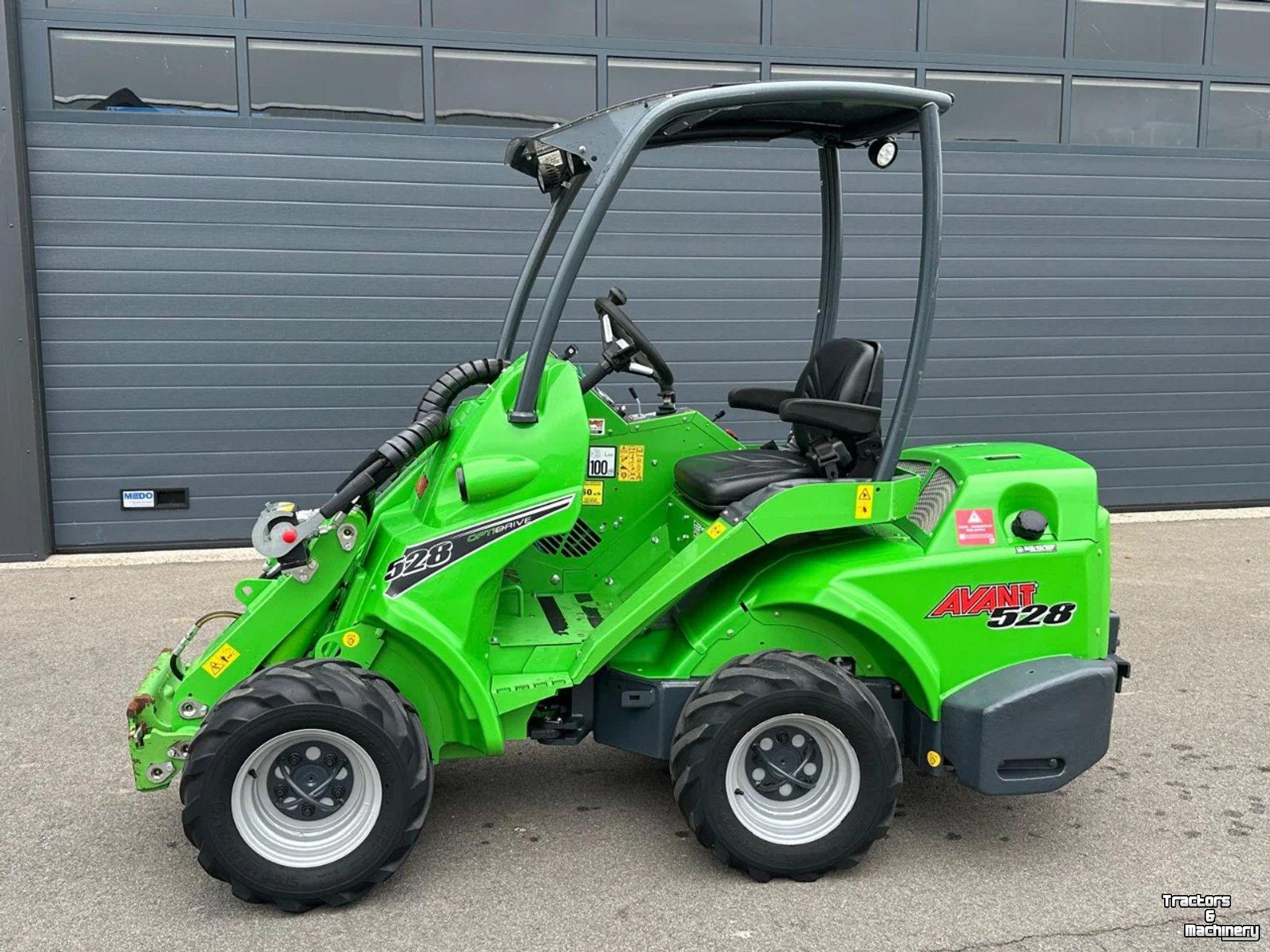Chargeuse sur pneus Avant 528 mini-shovel