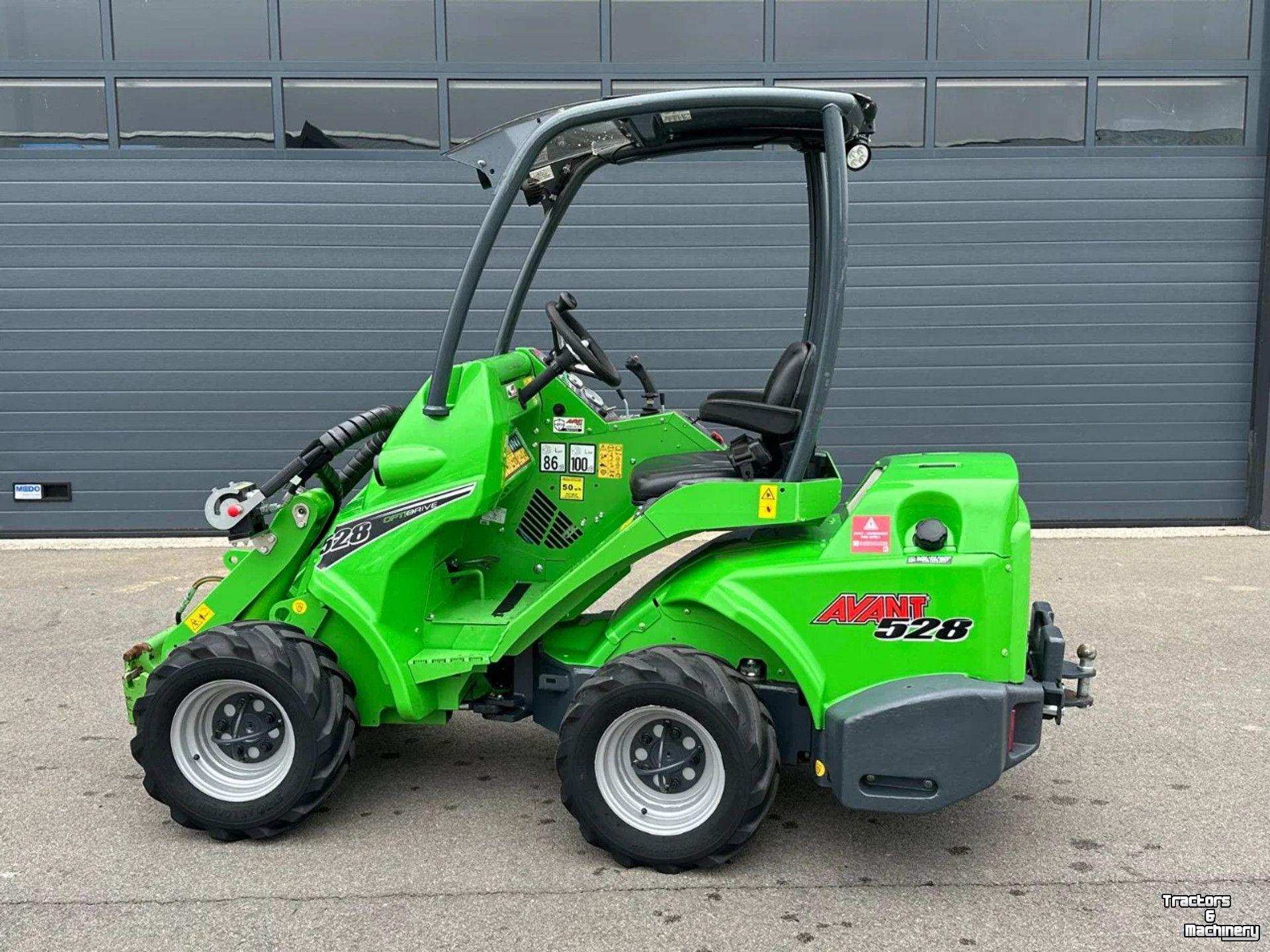 Chargeuse sur pneus Avant 528 mini-shovel