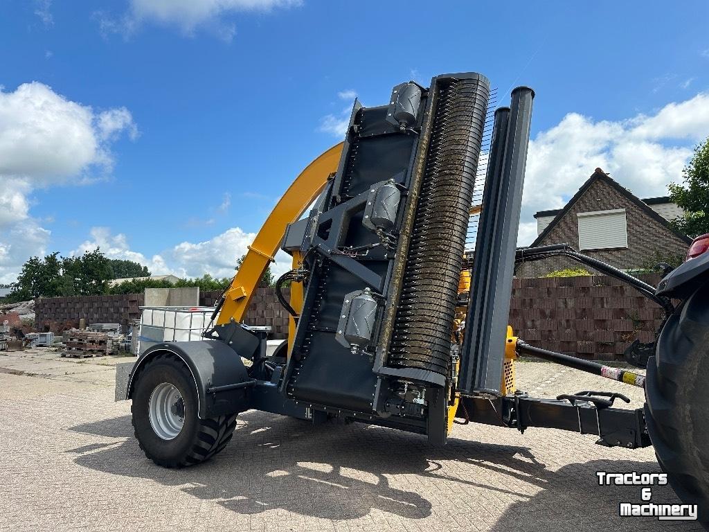 Ensileuse automotrice Elho Demo Cobra 7710T getrokken hakselaar grashakselaar