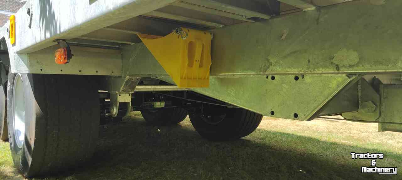 Remorque porte-machines  Hummel Dieplader