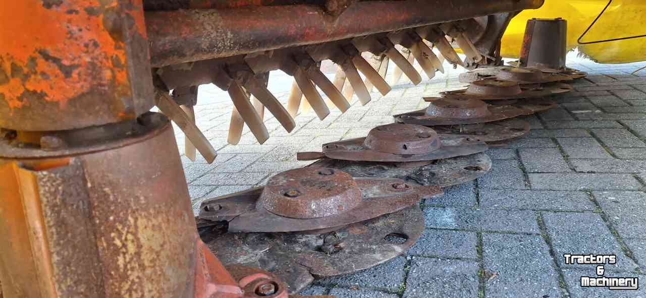 Faucheuse Kuhn FC 280 P frontmaaier met kneuzer