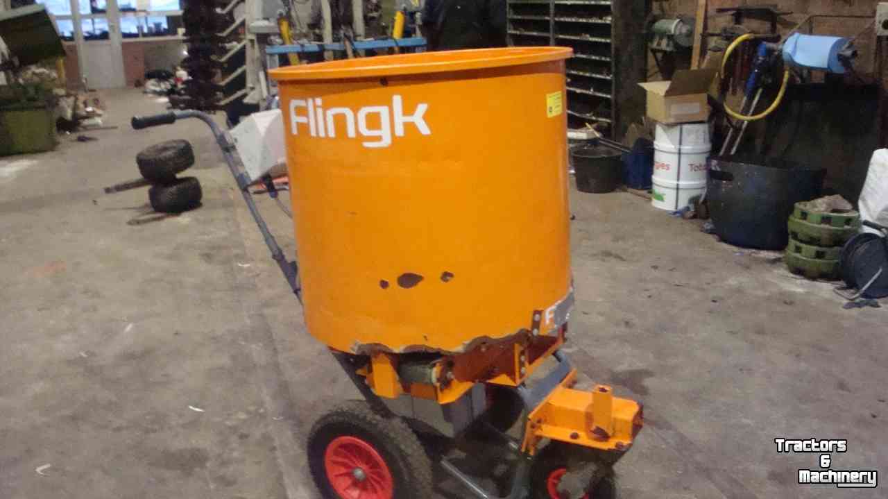 Épandeur de sciure pour des logettes Flingk SE 250