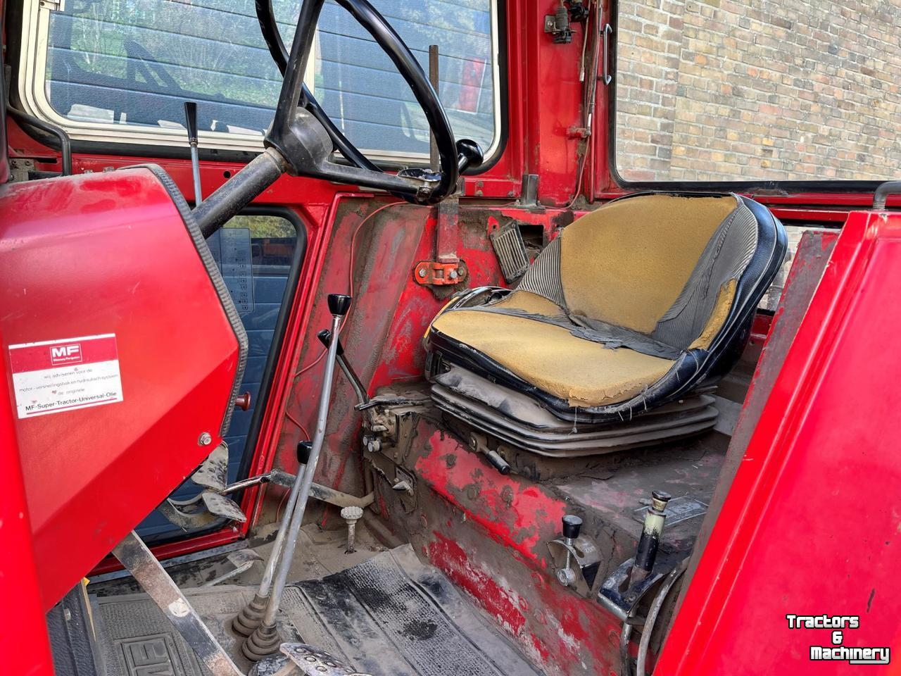 Tracteur Massey Ferguson 590-4 met voorlader
