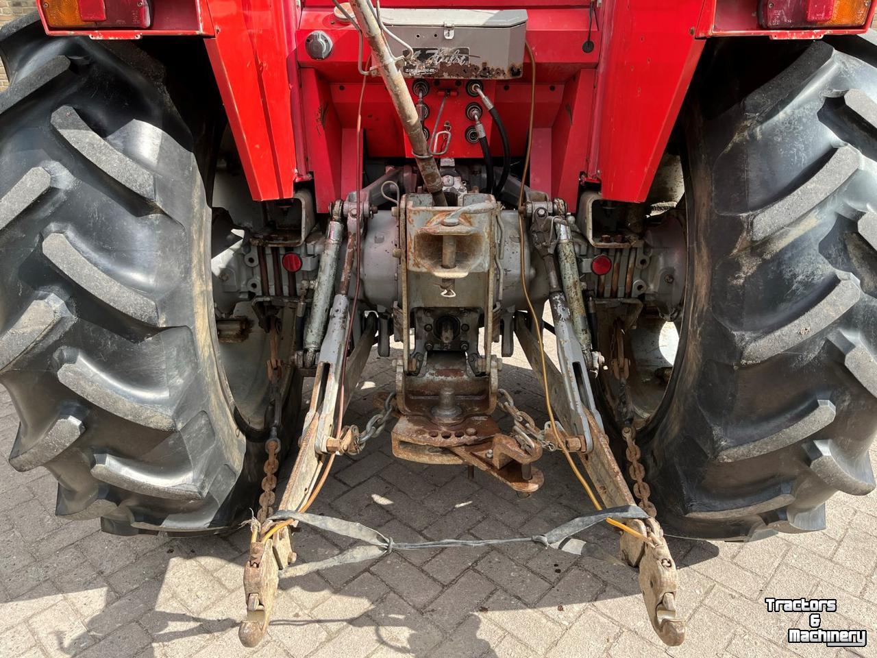 Tracteur Massey Ferguson 590-4 met voorlader