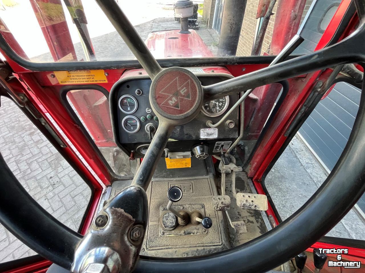 Tracteur Massey Ferguson 590-4 met voorlader