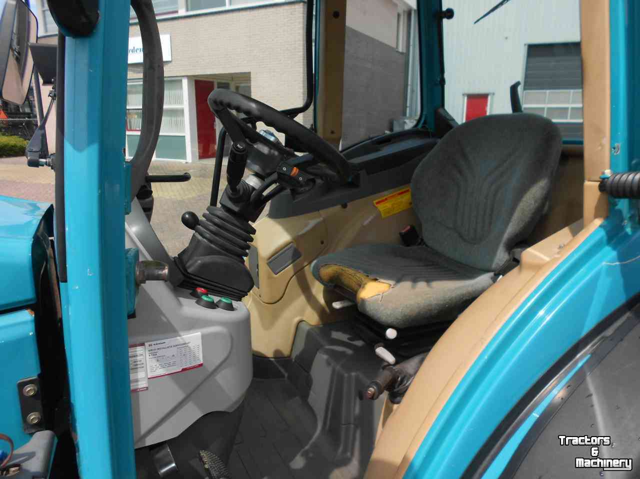 Tracteur pour vignes et vergers Fendt 208 f
