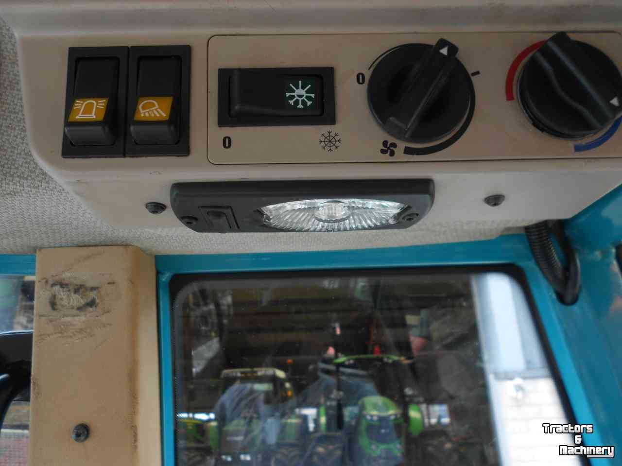 Tracteur pour vignes et vergers Fendt 208 f