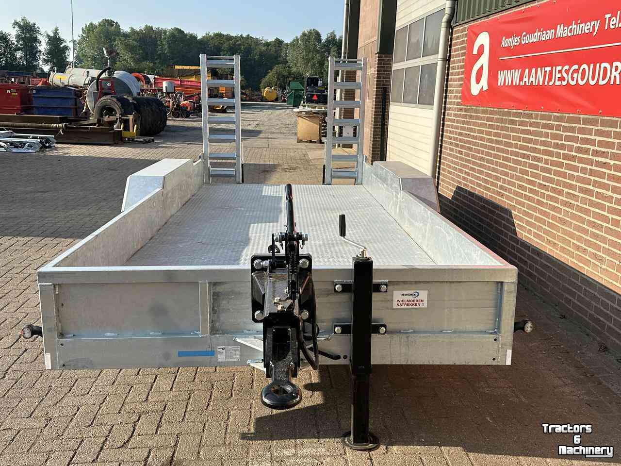 Semi-remorque surbaissé AGM Inrij transportwagen / Oprijwagen / Machine transporter / Mini-dieplader