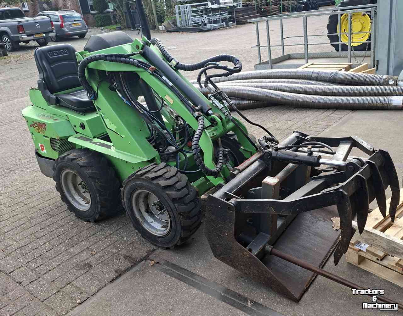 Chargeuse sur pneus Avant 320S