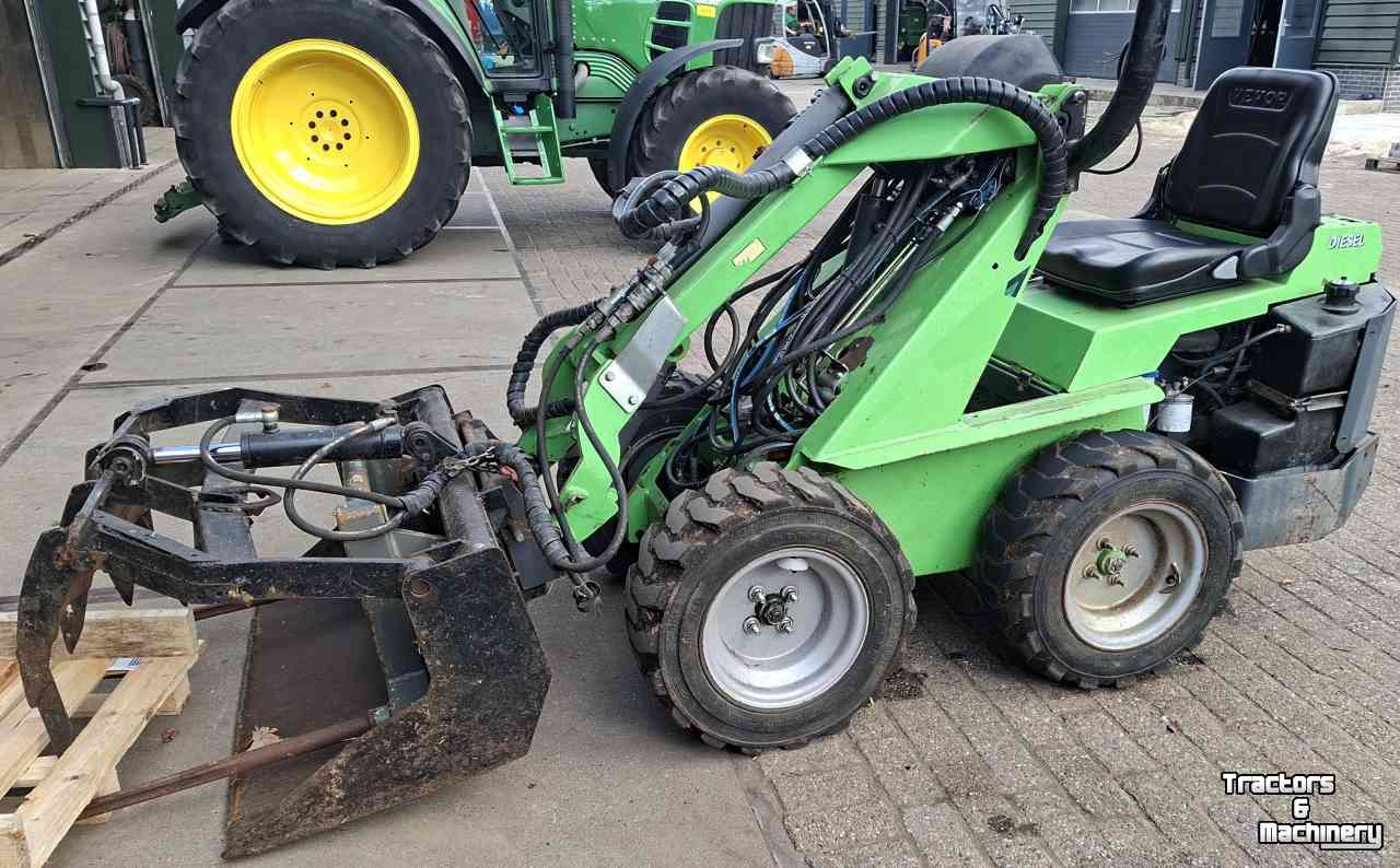 Chargeuse sur pneus Avant 320S