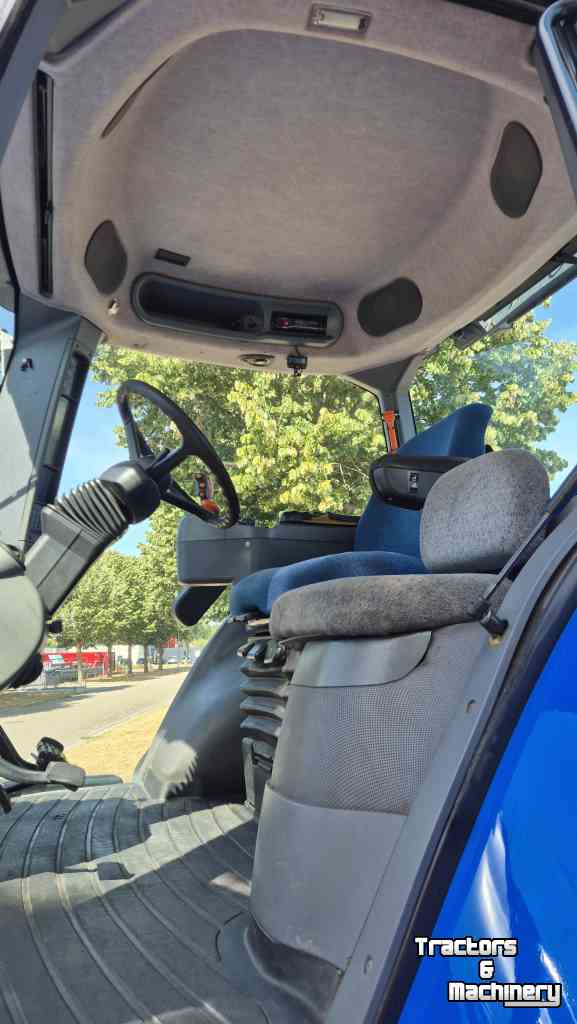 Tracteur New Holland T8020 FP 40 Kmh. Lucht, geveerde vooras