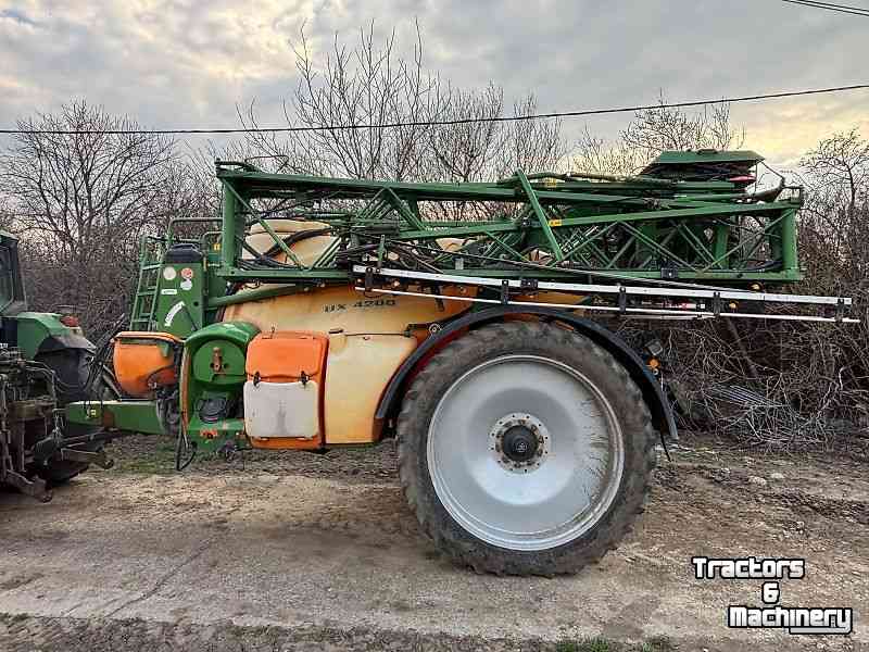 Pulvérisateur trainé Amazone UX 4200