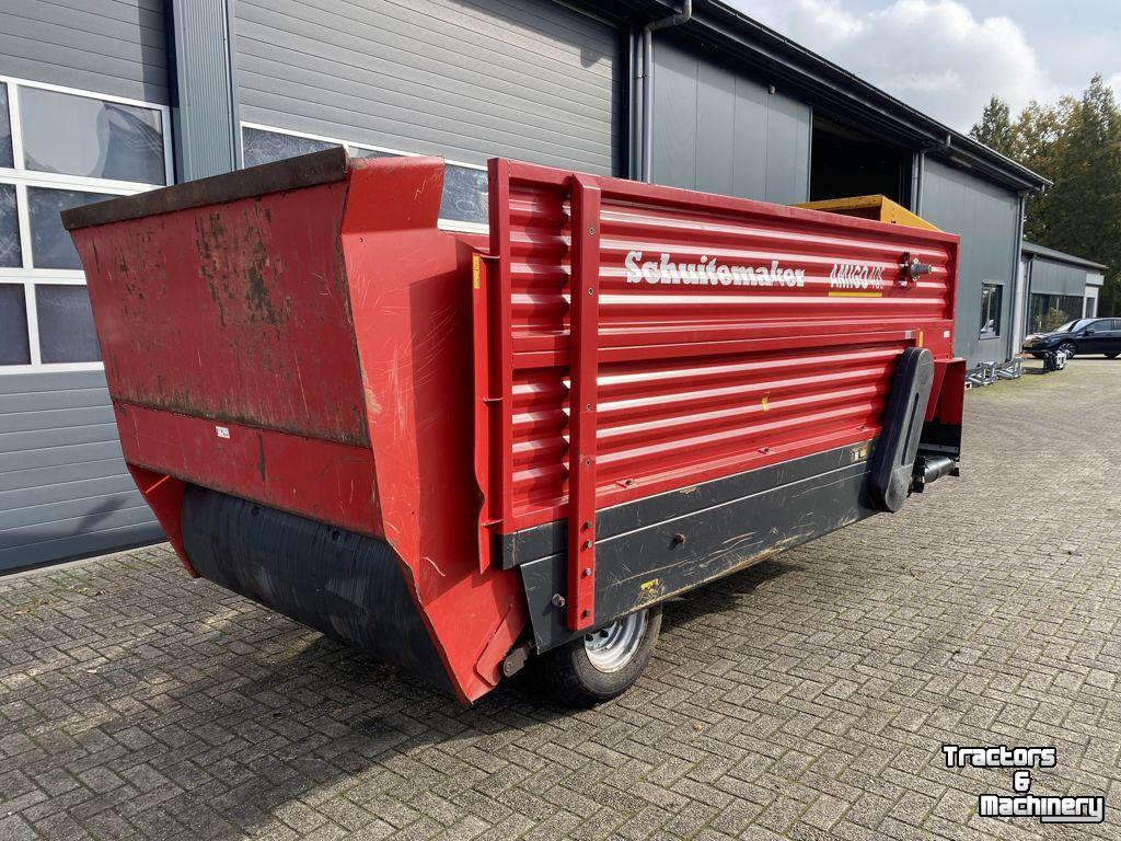 Distributeur de fourrage en bloc Schuitemaker Amigo 40 kuilvoerblokkendoseerwagen