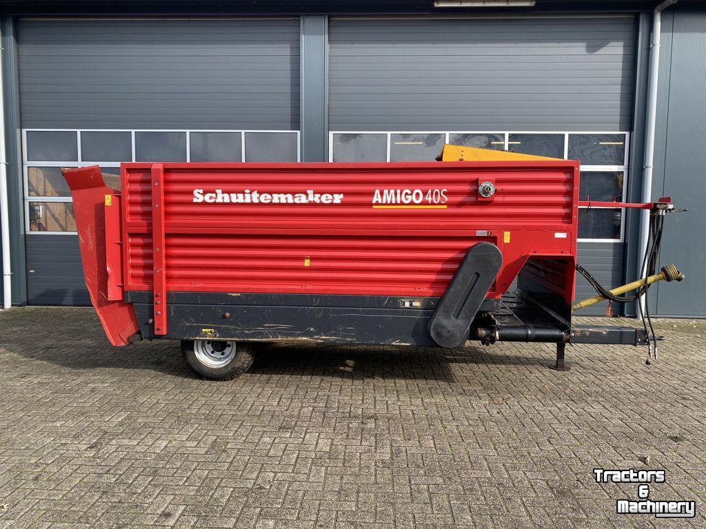 Distributeur de fourrage en bloc Schuitemaker Amigo 40 kuilvoerblokkendoseerwagen