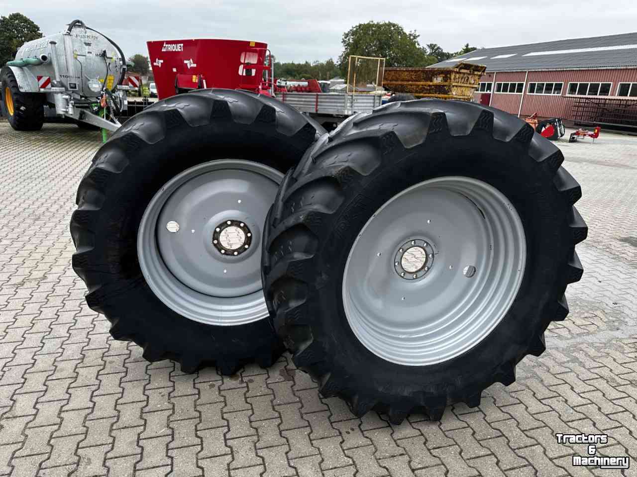 Roues, Pneus, Jantes, Barillets Jumelage BKT Set BKT banden op velgen 600/65x38