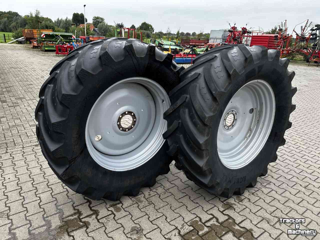 Roues, Pneus, Jantes, Barillets Jumelage BKT Set BKT banden op velgen 600/65x38