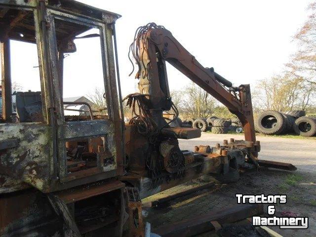 Véhicule automotrice arracheuse forestière  W130M