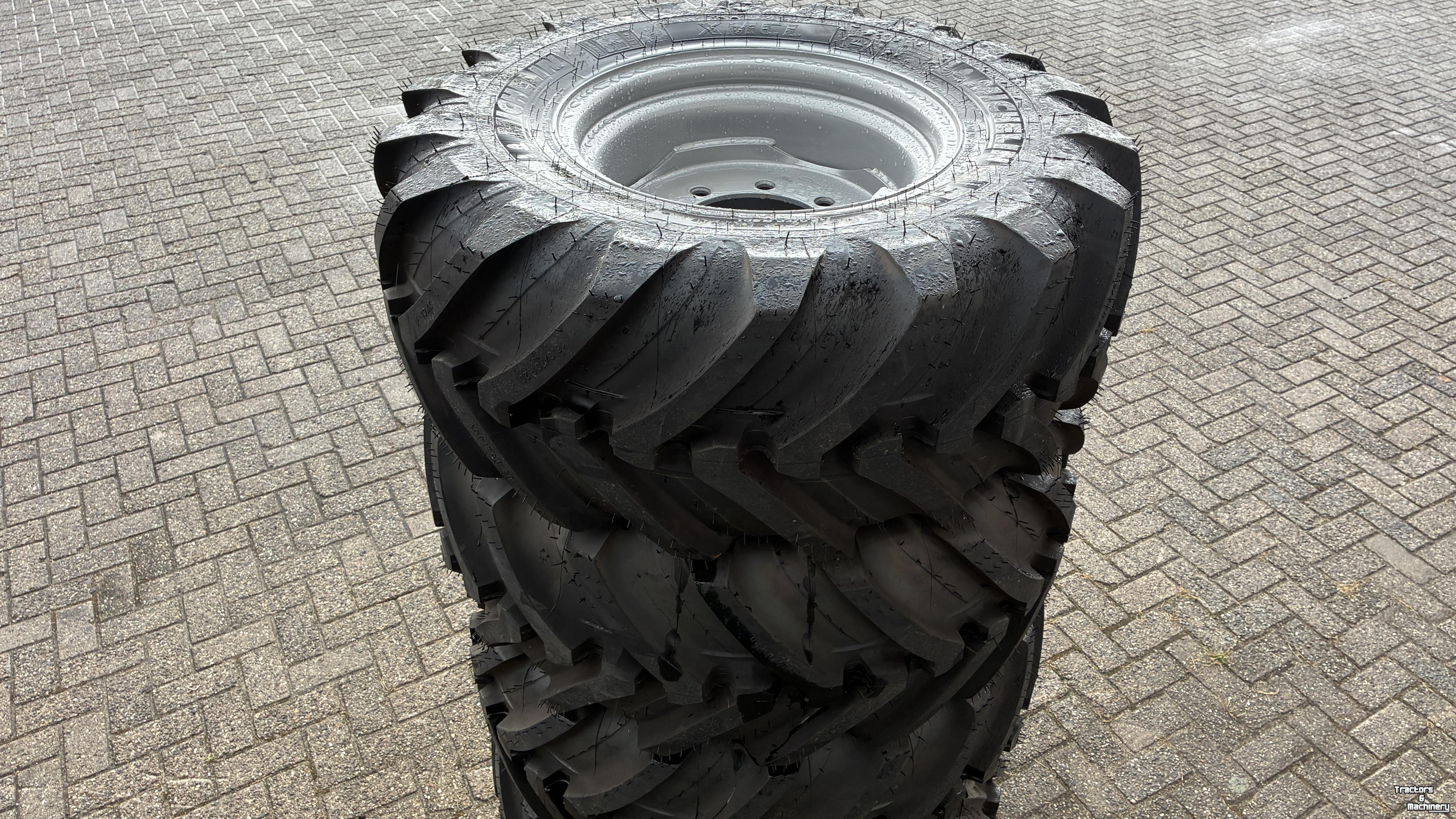 Roues, Pneus, Jantes, Barillets Jumelage  Michelin 400/70R20 XMCL op 8 gats velg NIEUW