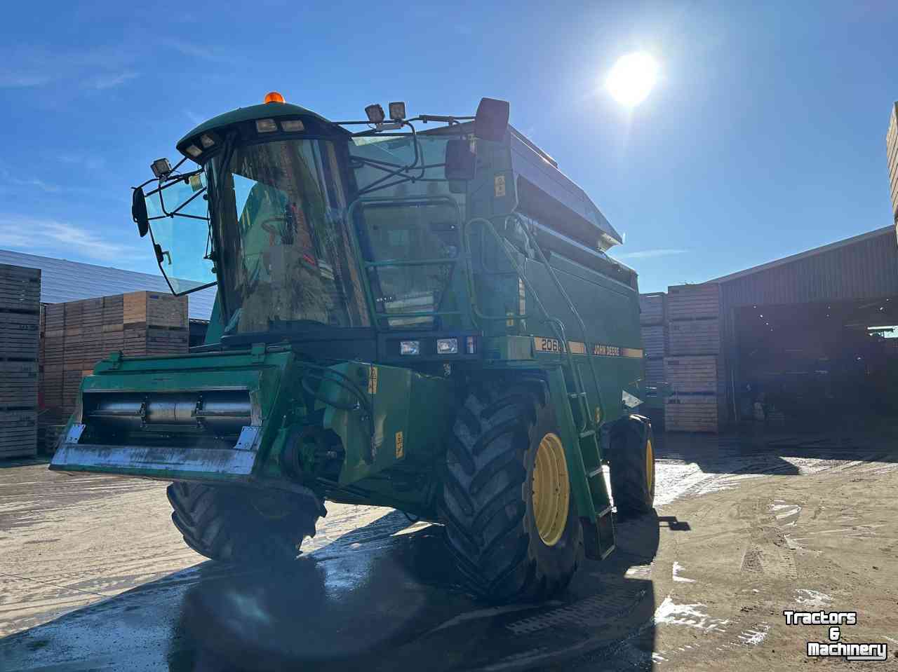 Moissonneuse batteuse John Deere 2066