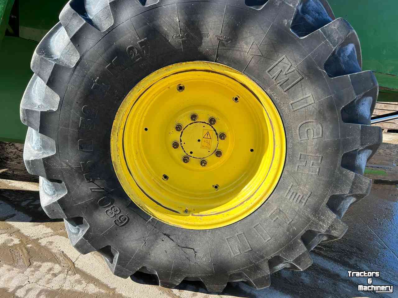 Moissonneuse batteuse John Deere 2066
