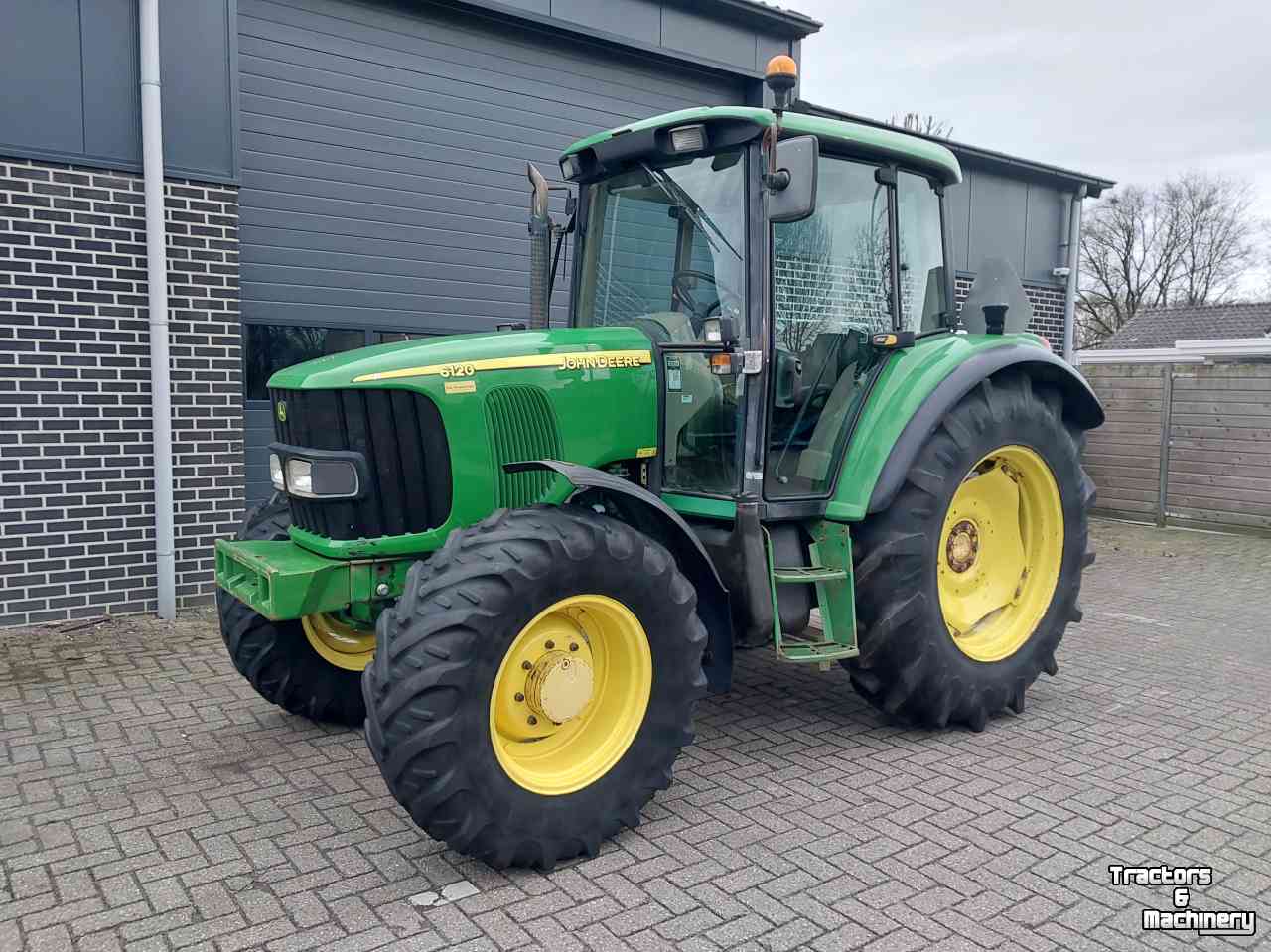 Tracteur John Deere 6120 met Superkruip
