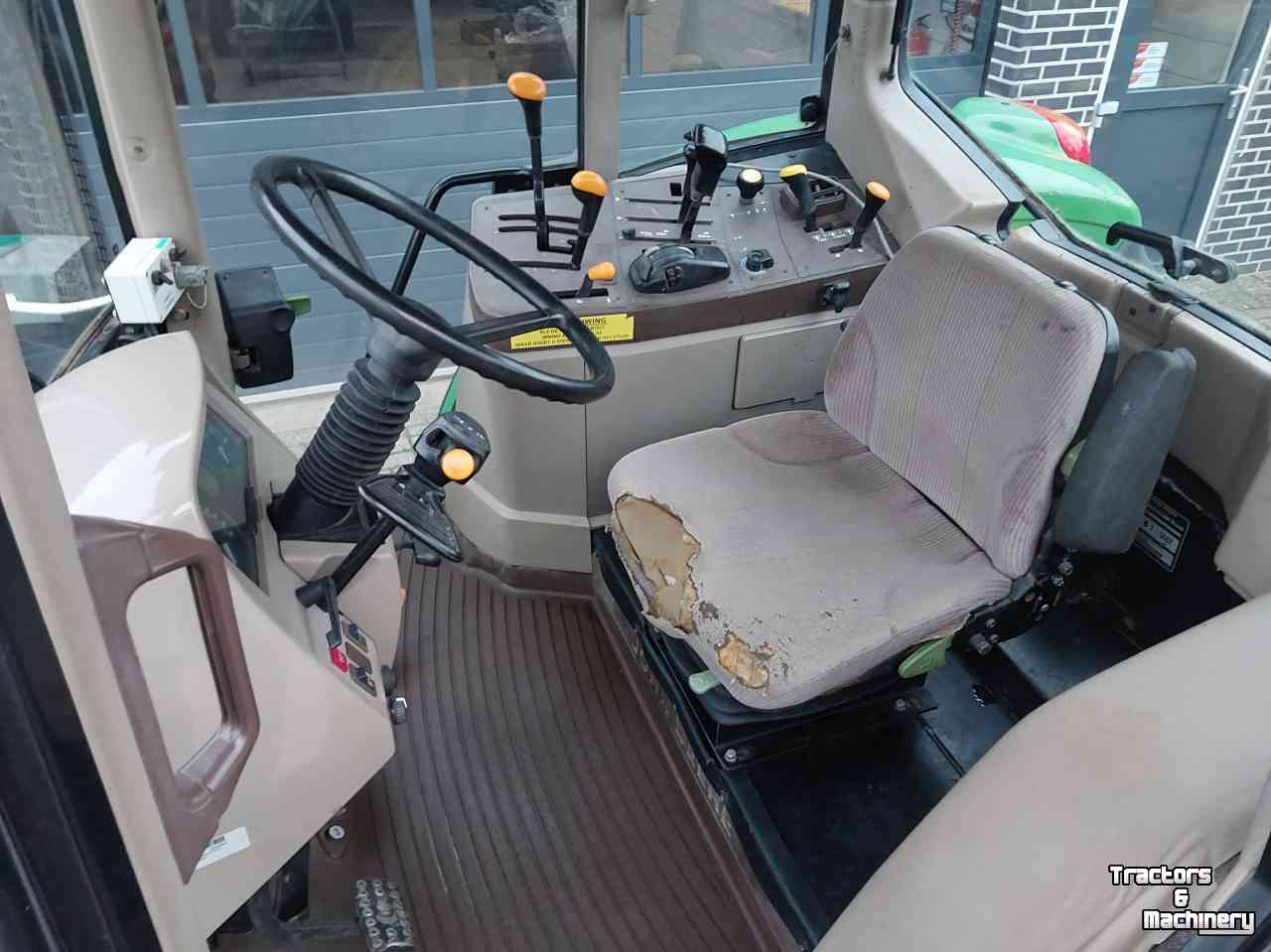 Tracteur John Deere 6120 met Superkruip