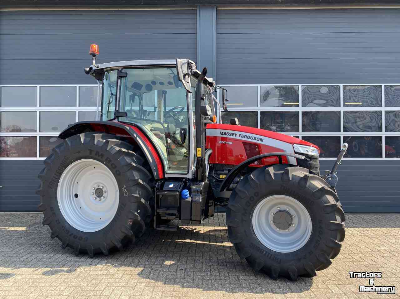 Tracteur Massey Ferguson 5M.145 Dyna4