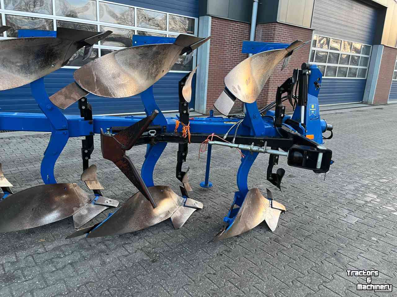 Charrues Overum CX590F
